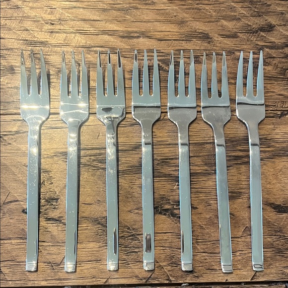 BergHOFF Essentials Stainless Salad Forks (7) - Picture 1 of 4